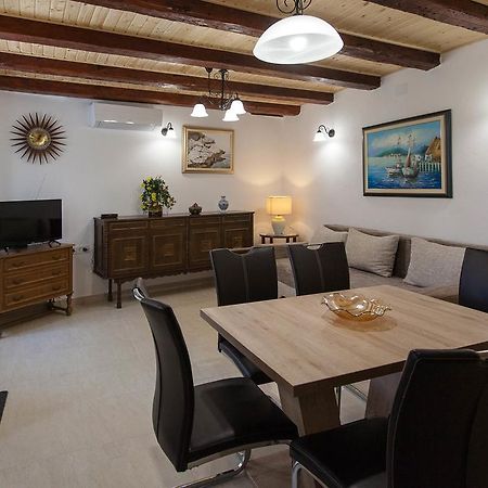 Holiday Home Nika Омишаль Екстер'єр фото