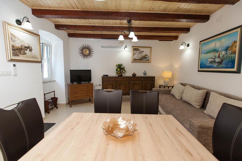 Holiday Home Nika Омишаль Екстер'єр фото