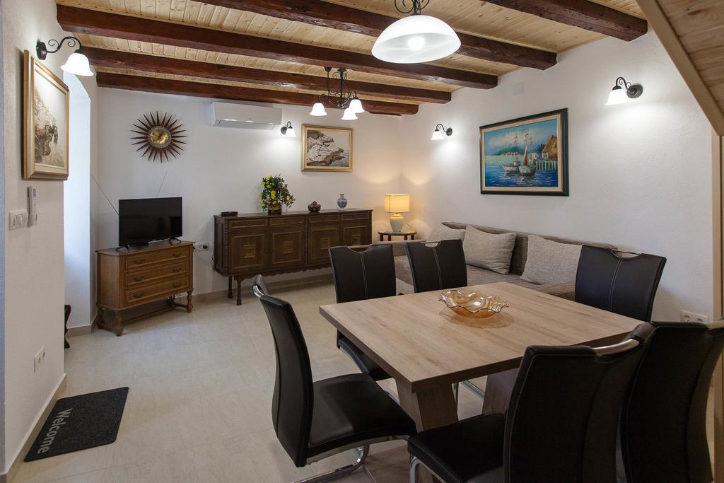 Holiday Home Nika Омишаль Екстер'єр фото